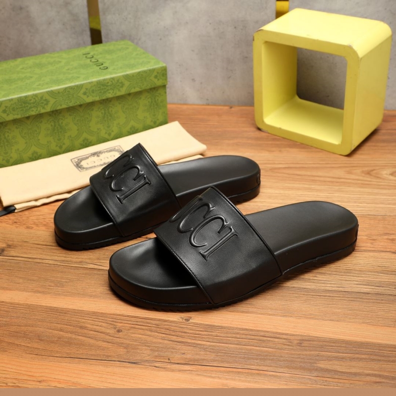 G*u*i slippers